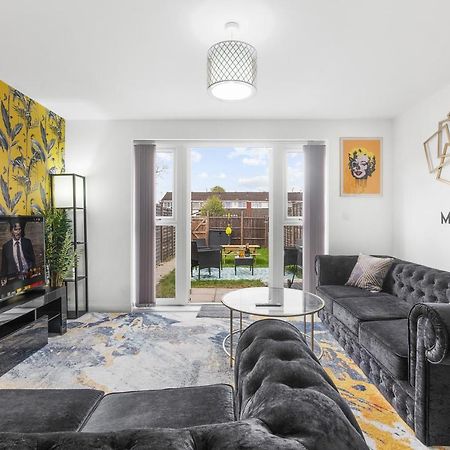 Luxury 2 Bed House City Centre ✘ Bbq & Garden ☆ Family Friendly→ Swingball & Outdoor Furniture - Free Parking → With 50 Inch Smart Tv, Free Netflix & Wifi ✘ Comfy Seating Area - By Maevela Birmingham Exterior photo