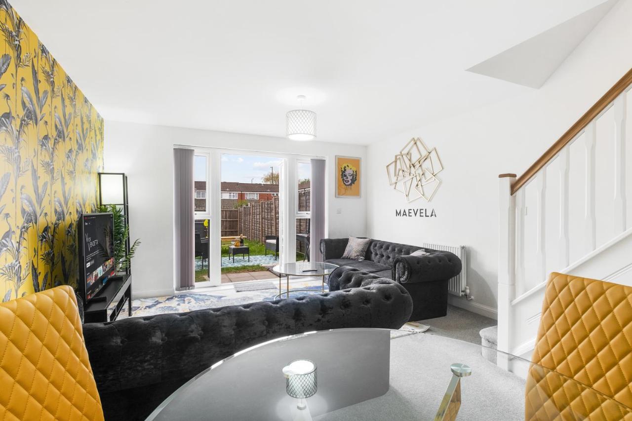 Luxury 2 Bed House City Centre ✘ Bbq & Garden ☆ Family Friendly→ Swingball & Outdoor Furniture - Free Parking → With 50 Inch Smart Tv, Free Netflix & Wifi ✘ Comfy Seating Area - By Maevela Birmingham Exterior photo