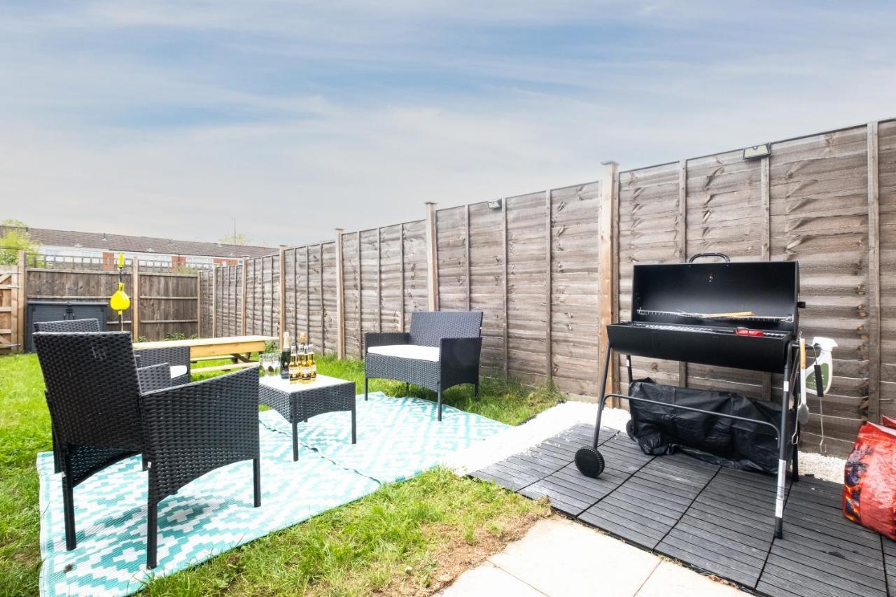 Luxury 2 Bed House City Centre ✘ Bbq & Garden ☆ Family Friendly→ Swingball & Outdoor Furniture - Free Parking → With 50 Inch Smart Tv, Free Netflix & Wifi ✘ Comfy Seating Area - By Maevela Birmingham Exterior photo