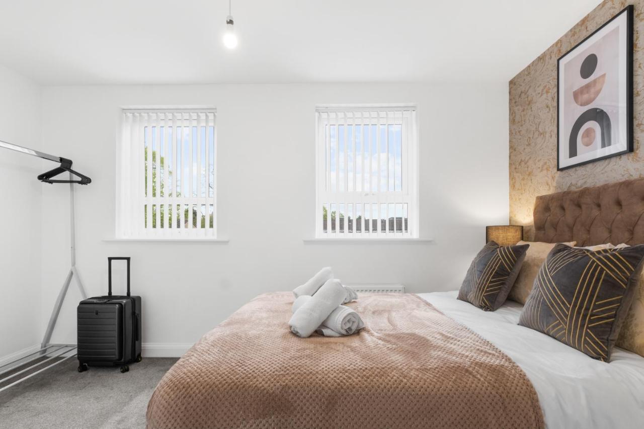 Luxury 2 Bed House City Centre ✘ Bbq & Garden ☆ Family Friendly→ Swingball & Outdoor Furniture - Free Parking → With 50 Inch Smart Tv, Free Netflix & Wifi ✘ Comfy Seating Area - By Maevela Birmingham Exterior photo