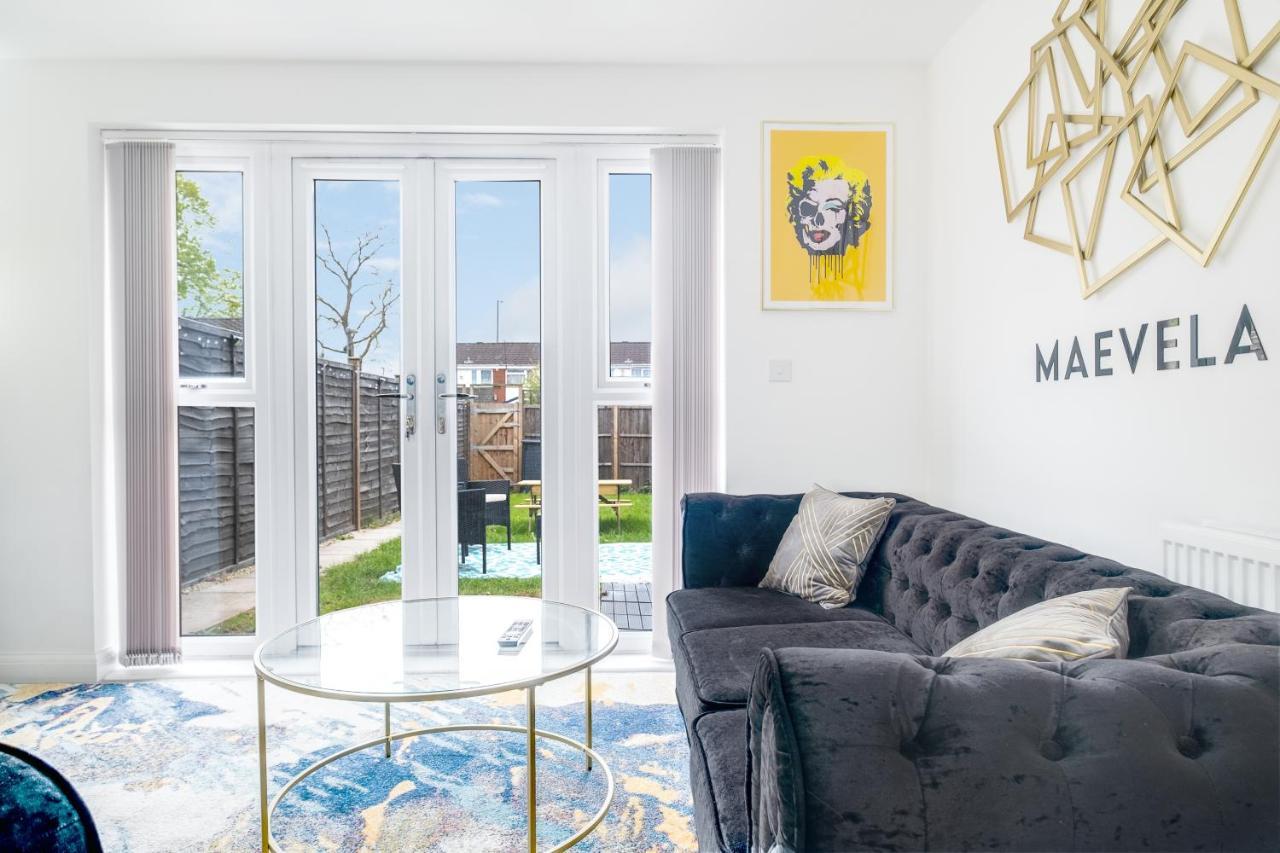 Luxury 2 Bed House City Centre ✘ Bbq & Garden ☆ Family Friendly→ Swingball & Outdoor Furniture - Free Parking → With 50 Inch Smart Tv, Free Netflix & Wifi ✘ Comfy Seating Area - By Maevela Birmingham Exterior photo