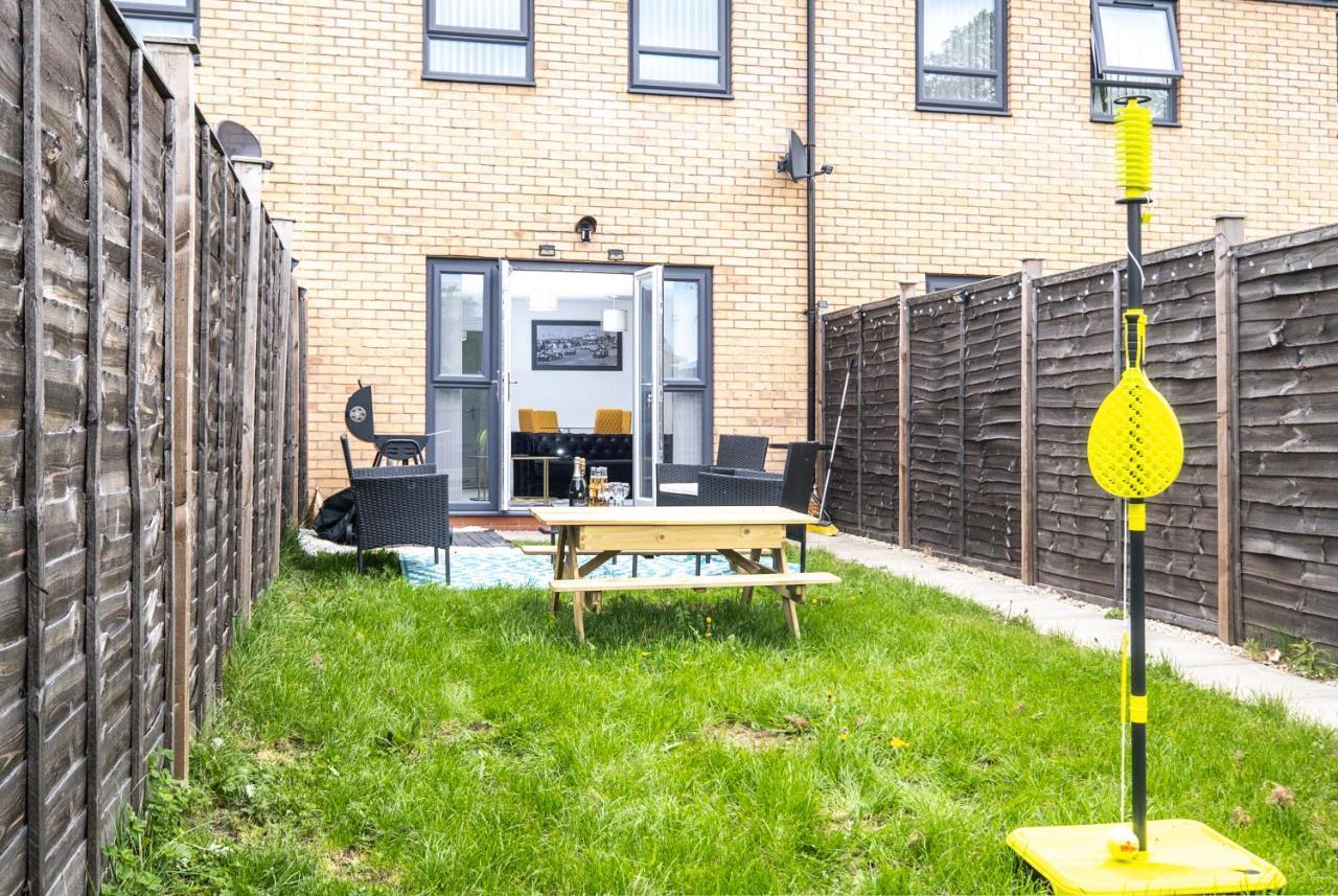Luxury 2 Bed House City Centre ✘ Bbq & Garden ☆ Family Friendly→ Swingball & Outdoor Furniture - Free Parking → With 50 Inch Smart Tv, Free Netflix & Wifi ✘ Comfy Seating Area - By Maevela Birmingham Exterior photo